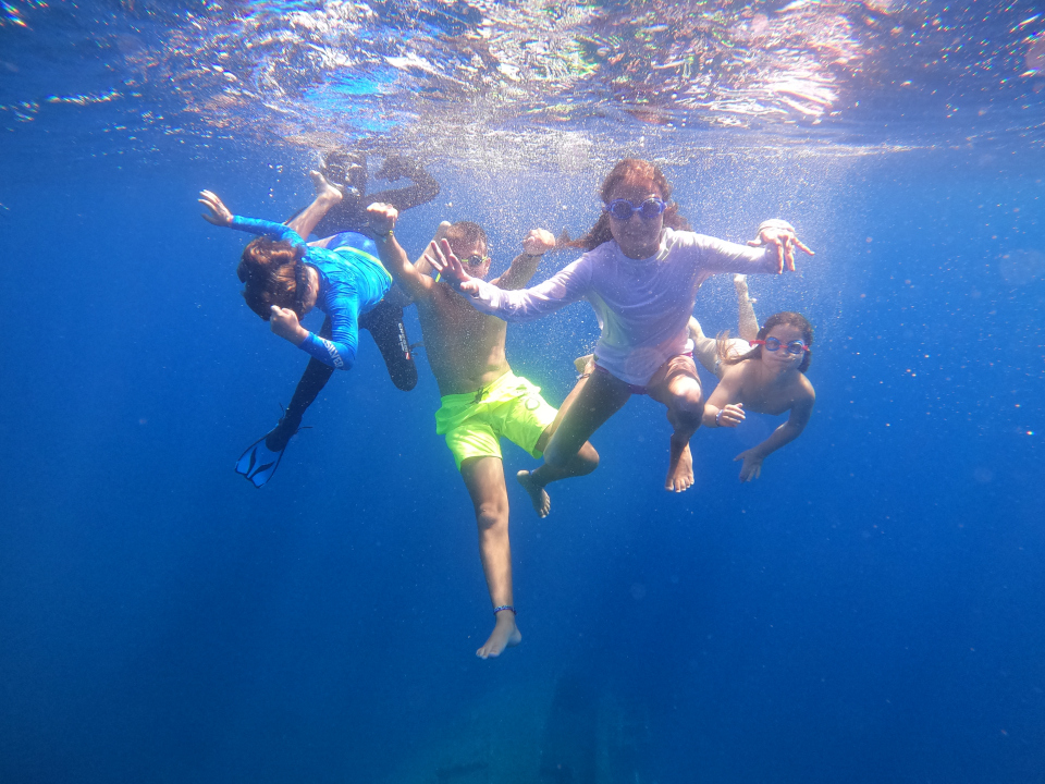 Kids diving